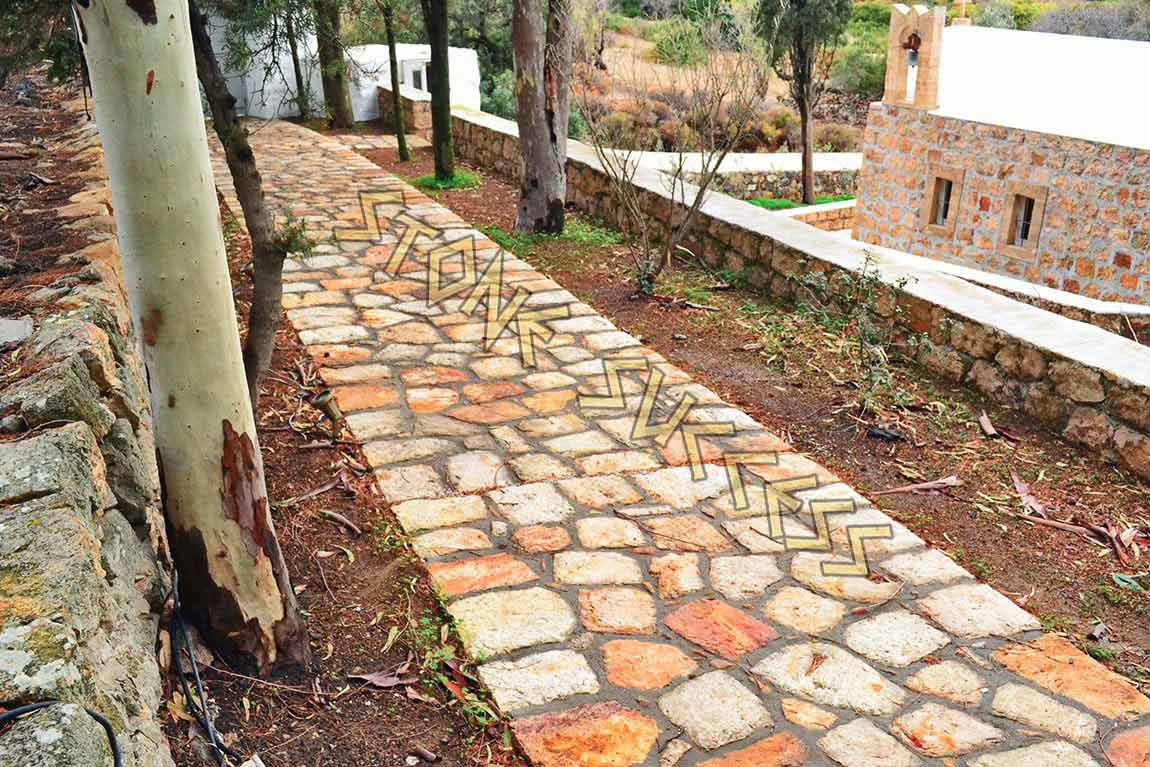 дорожка из камня в Греции остров Патмос