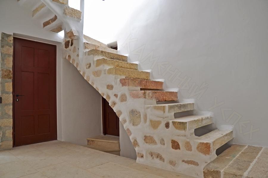 каменная лестница дома