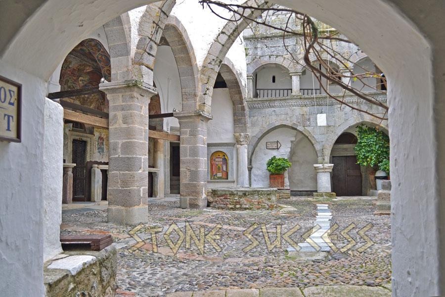 Монастырь Иоанна Богослова Патмос внутренний двор