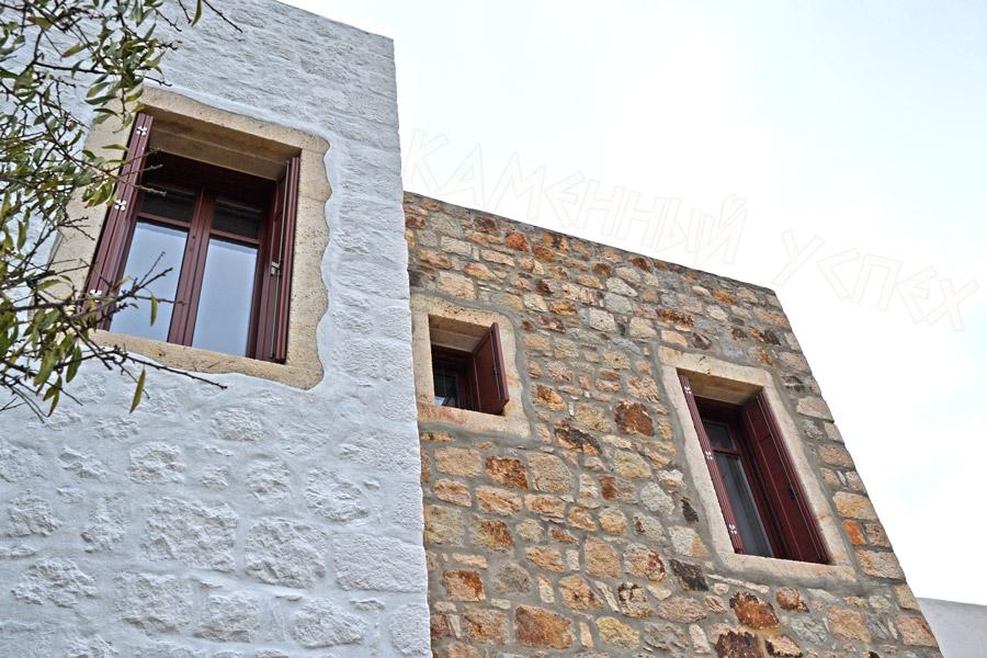 деревянные окна в каменном доме