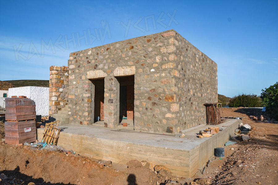 Каркасно-каменно-кирпичный дом