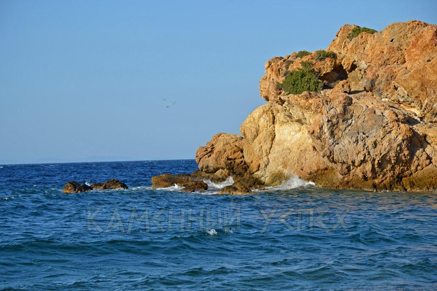 морские скалы в море