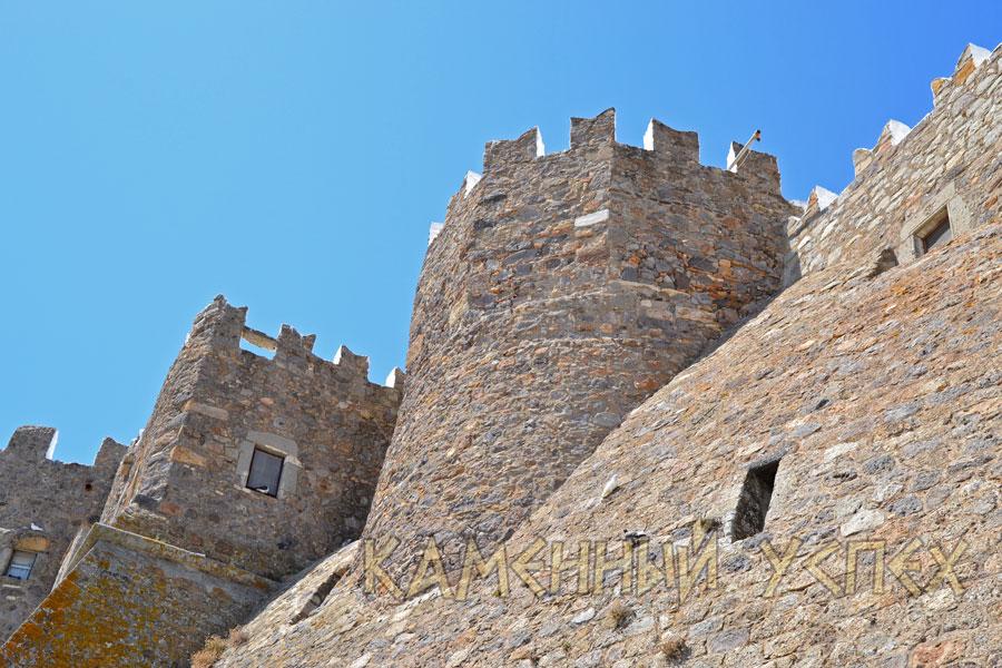средневековая каменная башня