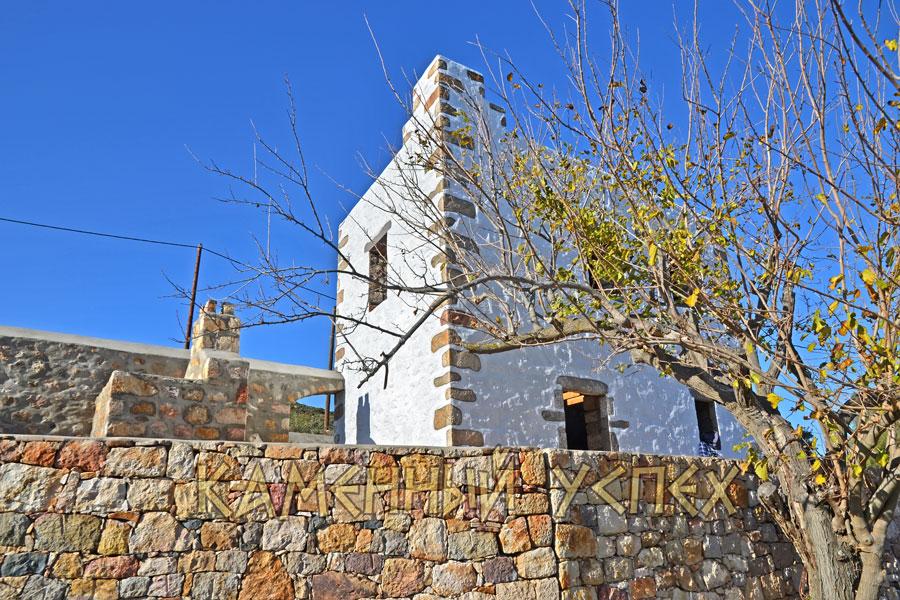 двухэтажный каменный дом