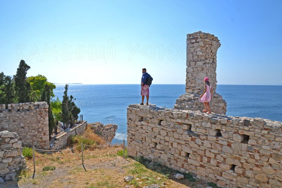 Византийская кладка и толщина каменной стены. Остров Самос