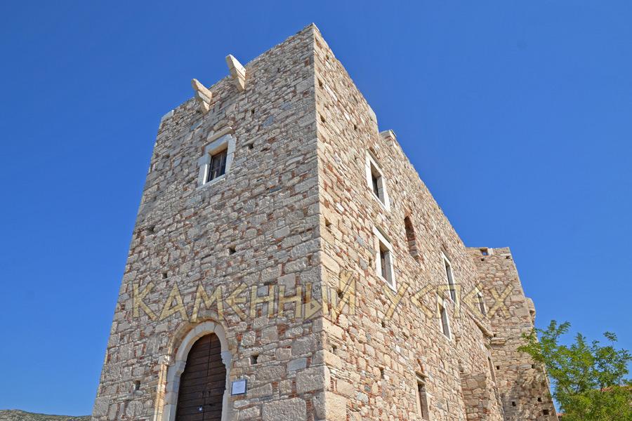 старинная каменная крепость Логофета