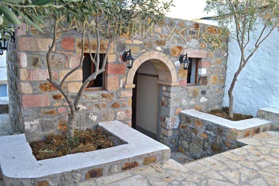 каменный деревенский дом