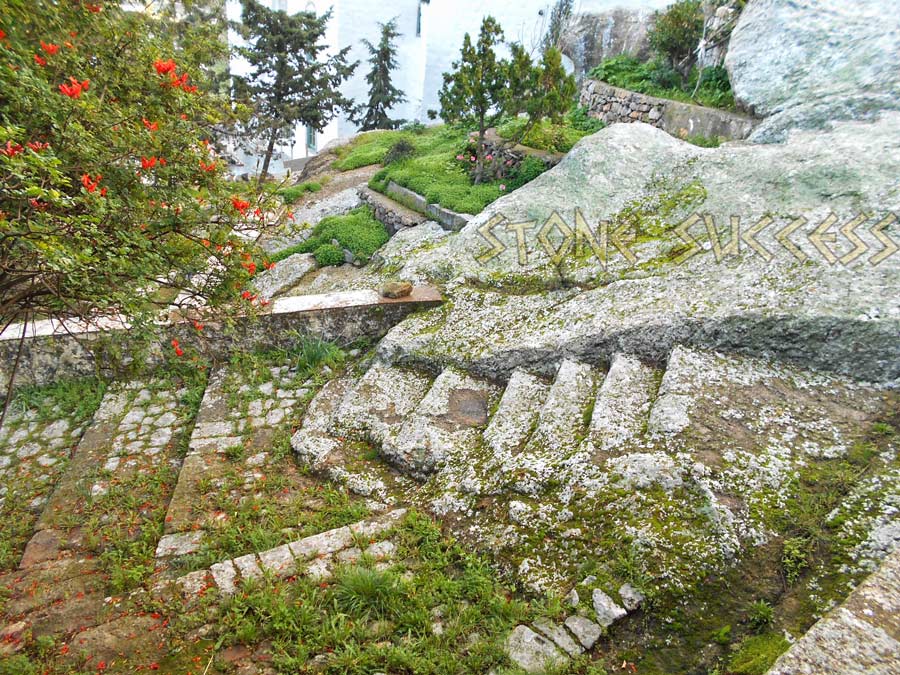 древняя Лестница в камне