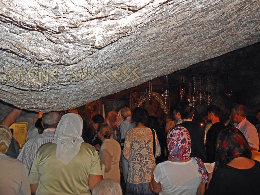 храм пещера Апокалипсиса потолок из камня