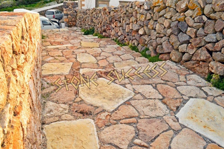 лестница из камней островная Греция
