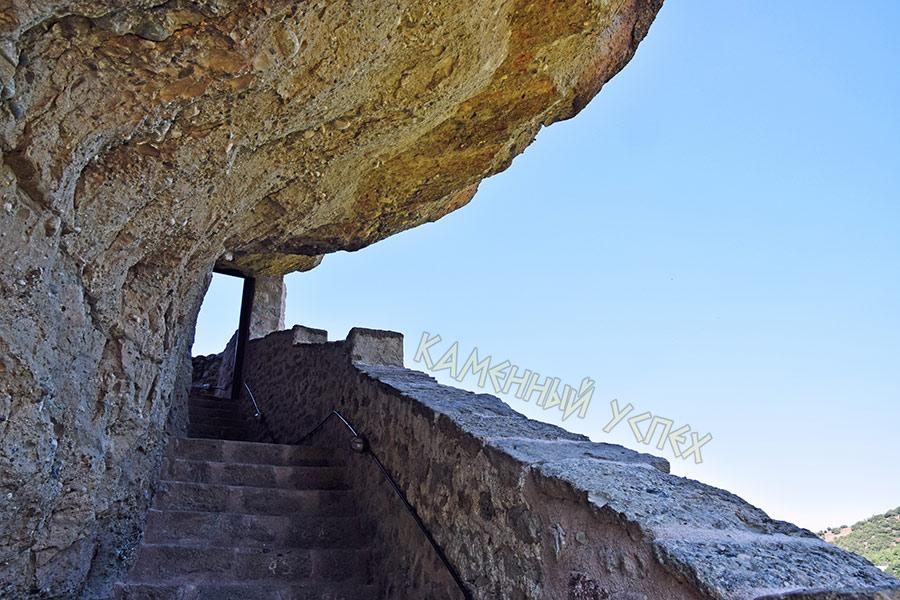 Метеоры Греция лестница из камня