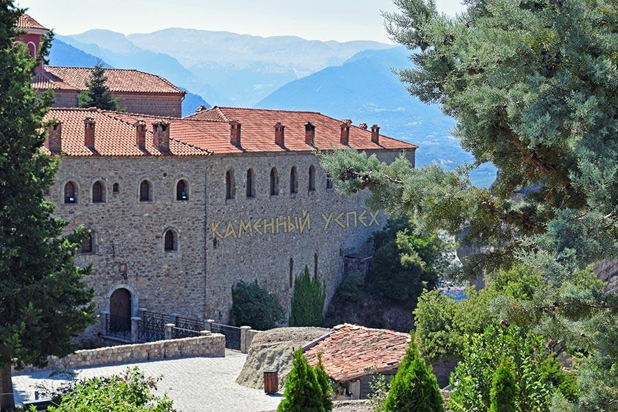 Метеоры Греция монастырь каменный замок