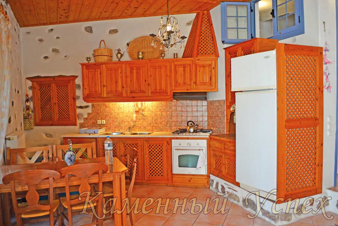 дом с деревянной кухней