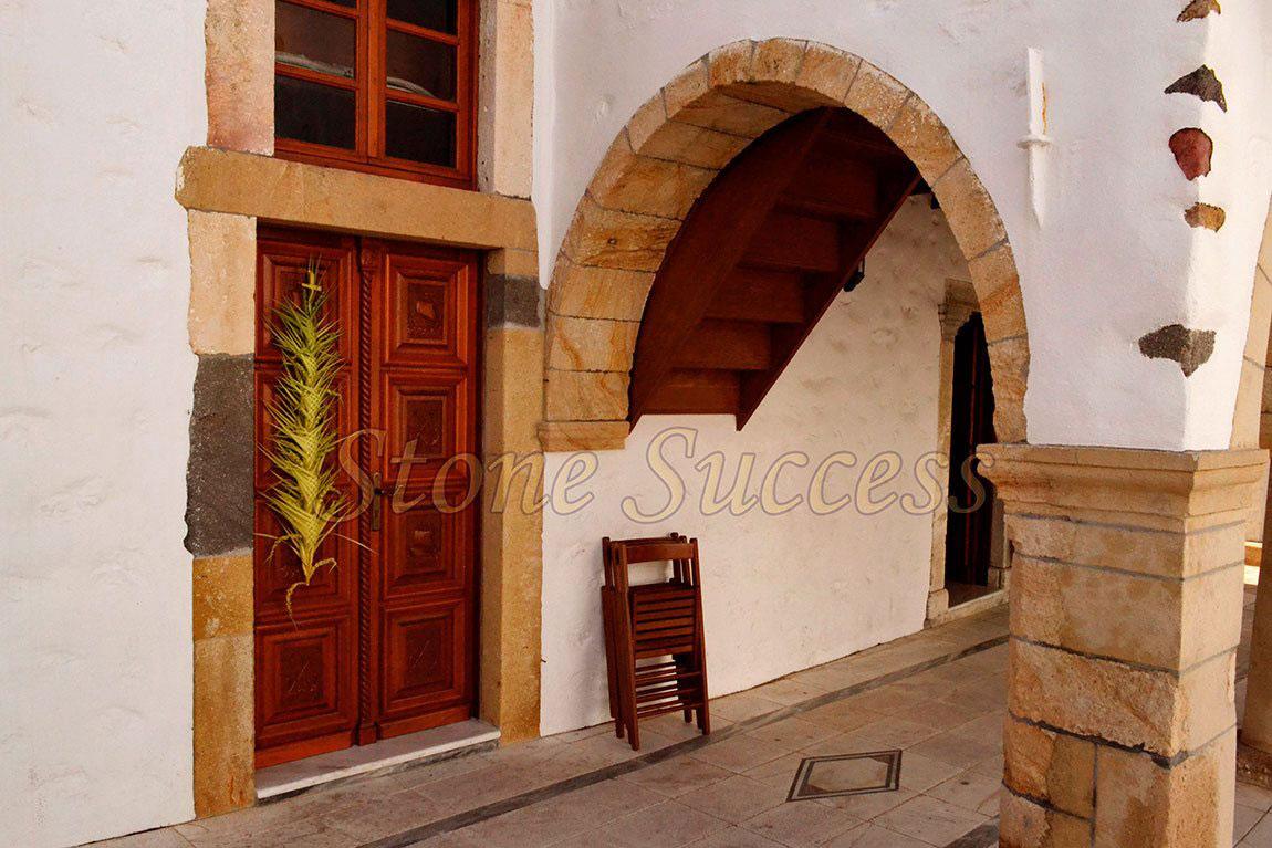 арка в церкви Греция