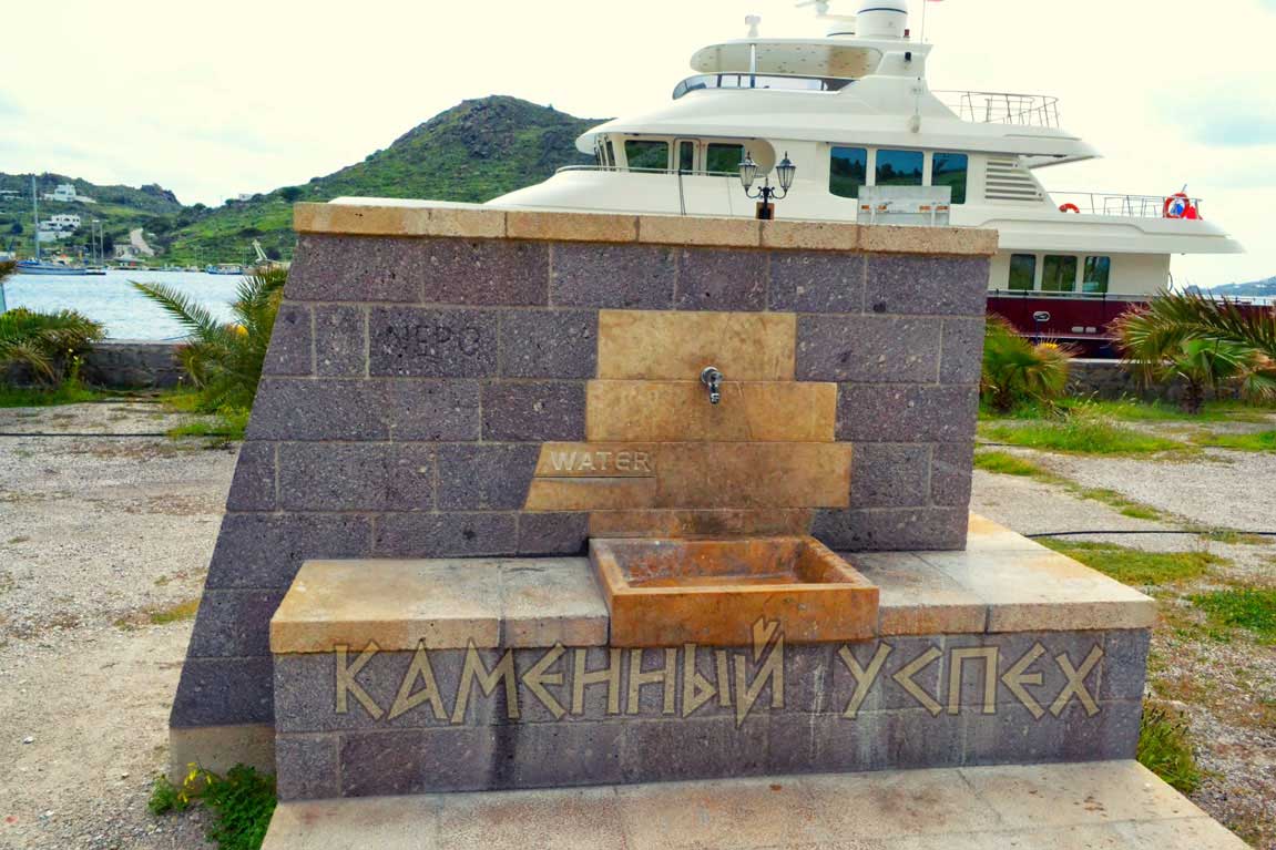 туристический корабль Греция