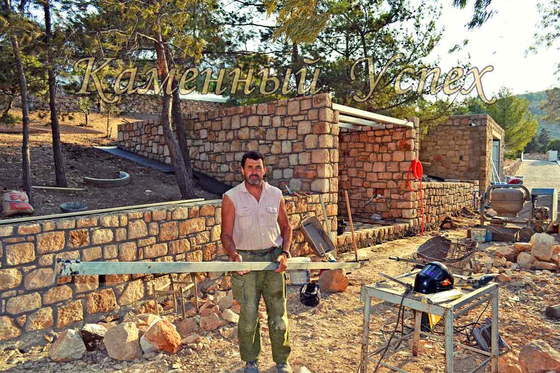 строительство гаража из натурального камня